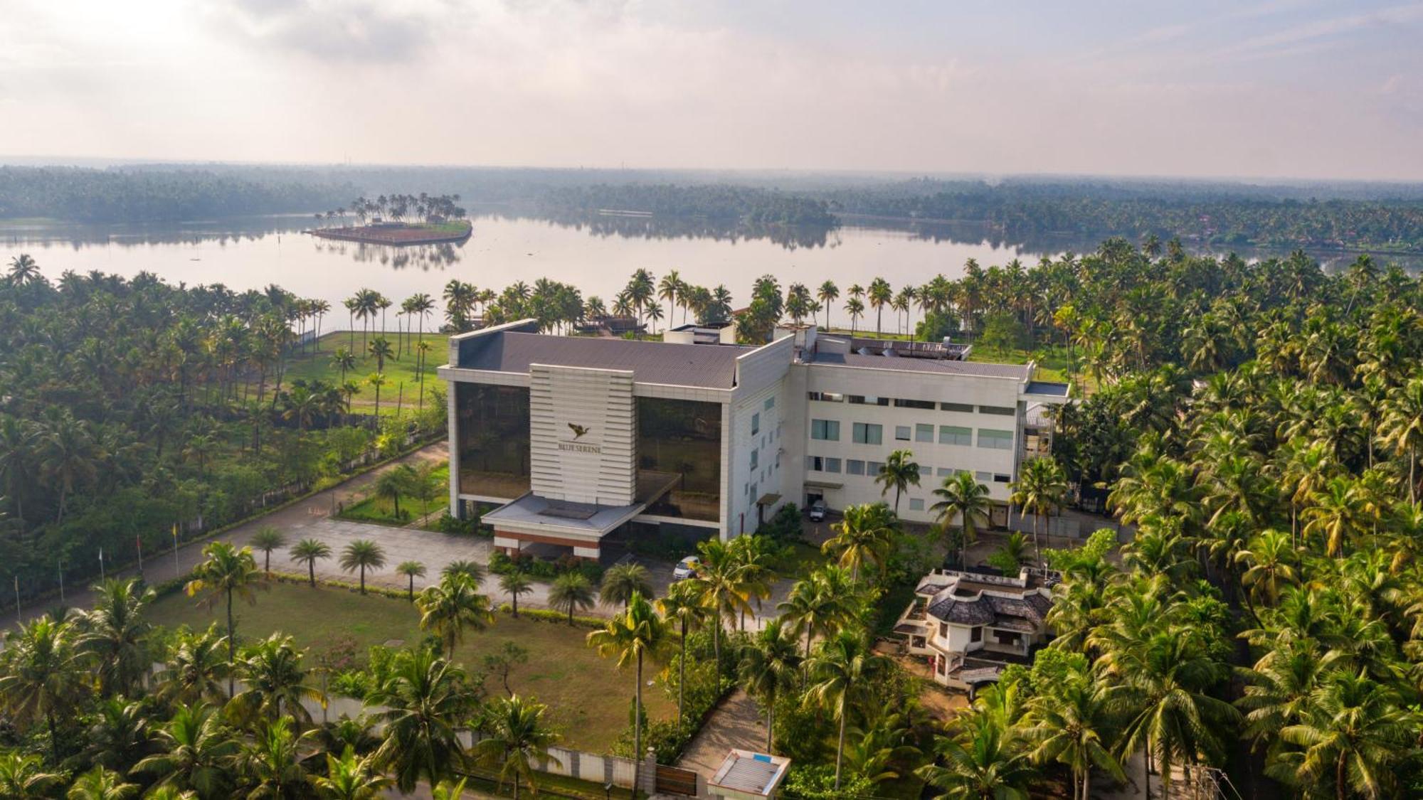 Blue Serene Resort Guruvāyūr Exteriör bild